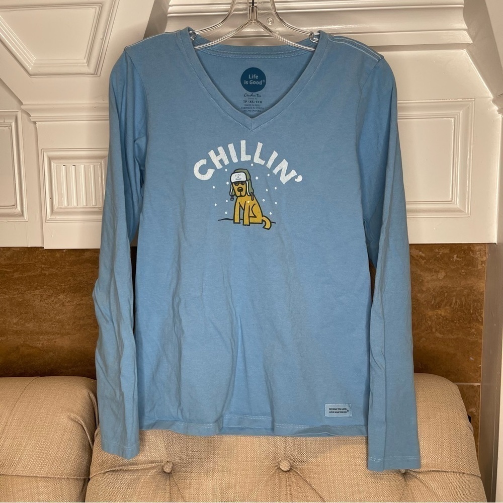 Z: Life is Good Crusher Chillin Rocket Dog V-neck T-shirt Women's Size XS Blue